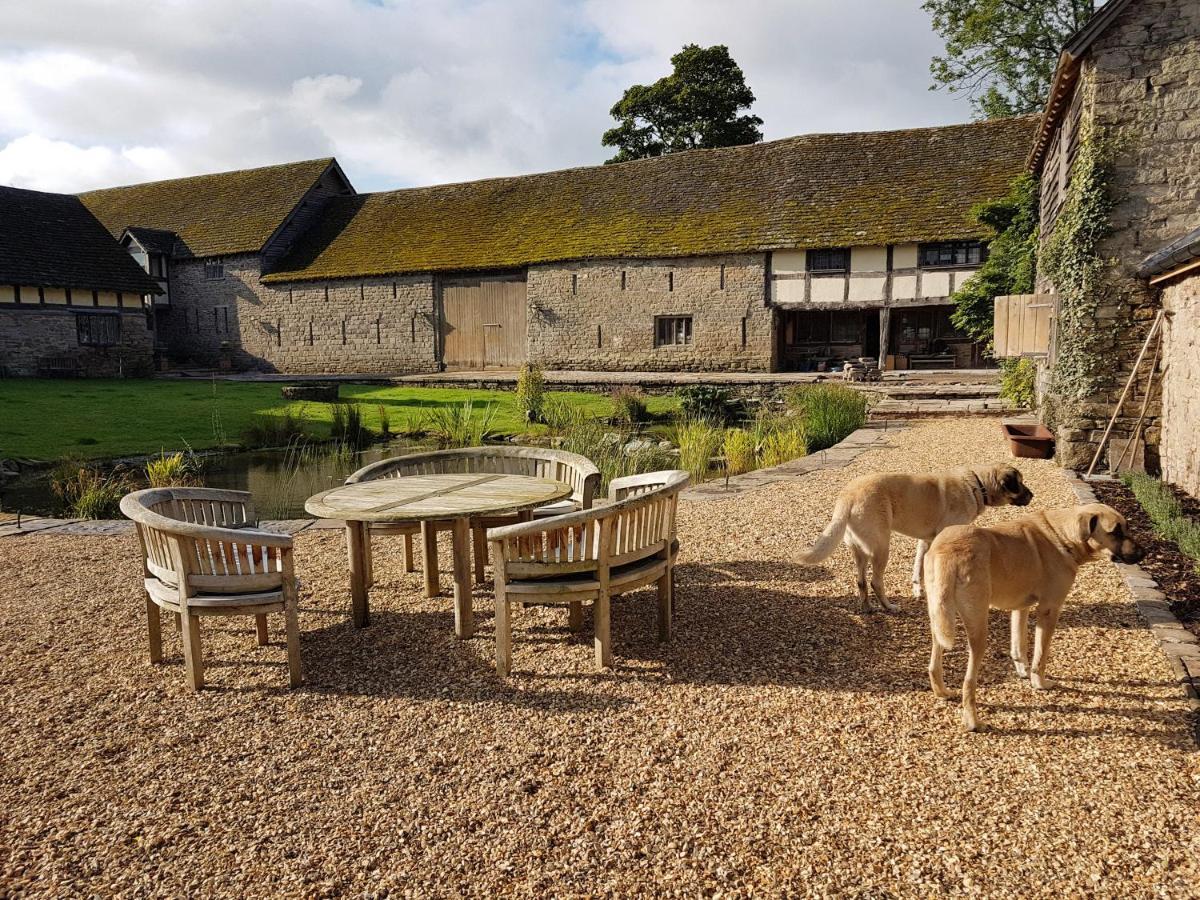 Villa The Threshing Barn At Penrhos Court à Kington  Extérieur photo